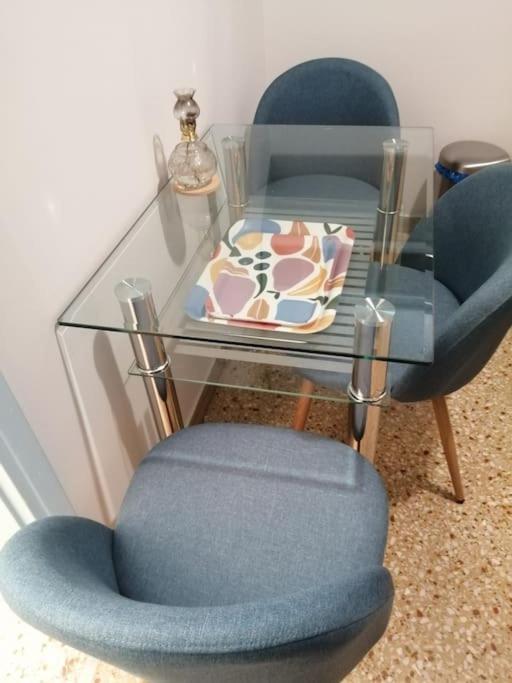 Ferienwohnung Ανακαινισμένο 8 Λεπτά Από Το Μετρό. Athen Exterior foto